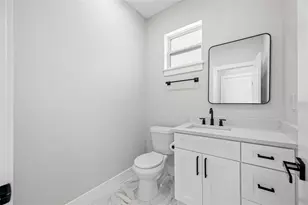 6910 Dartmouth Ave N, Saint Petersburg, FL 33710 - Photo 9
