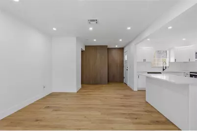 10906 N 28th Street, Tampa, FL 33612 - Photo 11