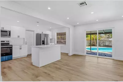 10906 N 28th Street, Tampa, FL 33612 - Photo 9