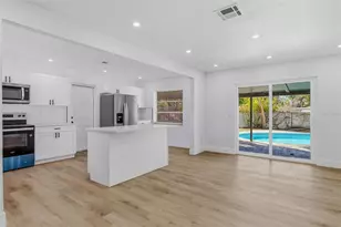 10906 N 28th St, Tampa, FL 33612 - Photo 9