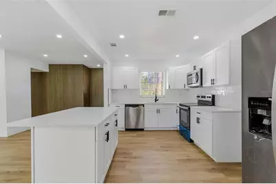 10906 N 28th Street, Tampa, FL 33612 - Photo 13