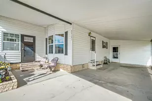 35131 McCulloughs Leap, Zephyrhills, FL 33541 - Photo 5