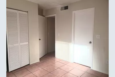 7100 Waterside Drive, Tampa, FL 33617 - Photo 3