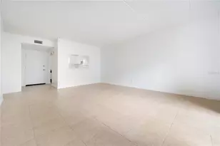 2860 Somerset Park Dr, Tampa, FL 33613 - Photo 11