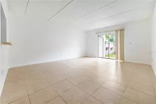 2860 Somerset Park Dr, Tampa, FL 33613 - Photo 9