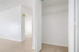 2860 Somerset Park Dr, Tampa, FL 33613 - Photo 7