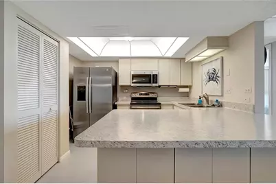 500 Treasure Island Cswy #501, Treasure Island, FL 33706 - Photo 7