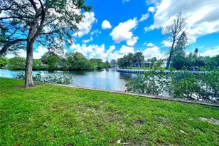 9105 Tudor Dr, Tampa, FL 33615 - Photo 15