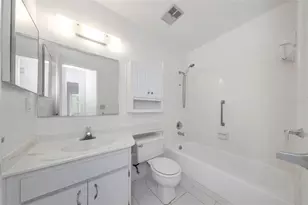 2024 Heathfield Cir, Sun City Center, FL 33573 - Photo 23