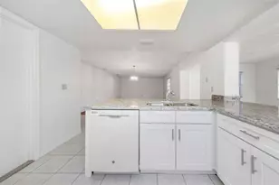 2024 Heathfield Cir, Sun City Center, FL 33573 - Photo 11