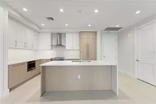 275 1st Ave S, Saint Petersburg, FL 33701 - Photo 3