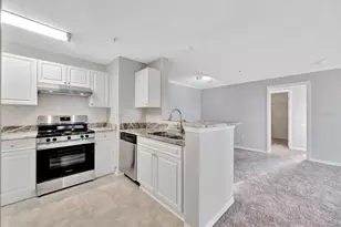 18001 Richmond Pl Dr, Tampa, FL 33647 - Photo 9