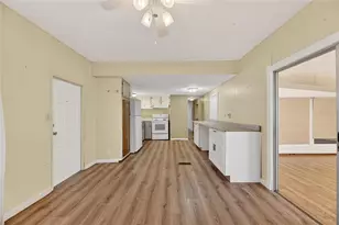 38644 Remora Ave, Zephyrhills, FL 33542 - Photo 5