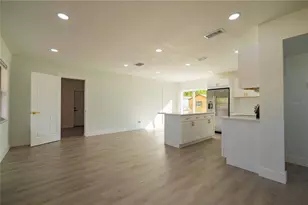 2118 W Sewaha St, Tampa, FL 33612 - Photo 5