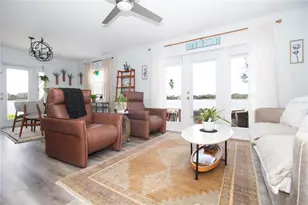 5129 SE Salmon Dr SE, Saint Petersburg, FL 33705 - Photo 5