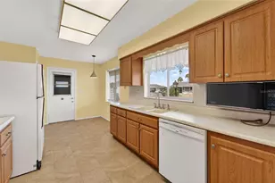 705 Churchill Pl, Sun City Center, FL 33573 - Photo 31