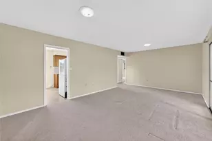 705 Churchill Pl, Sun City Center, FL 33573 - Photo 37