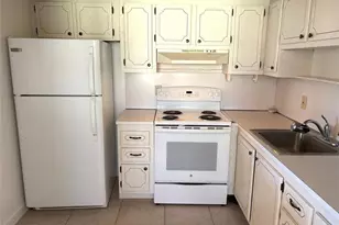 201 Bedford St, Sun City Center, FL 33573 - Photo 9