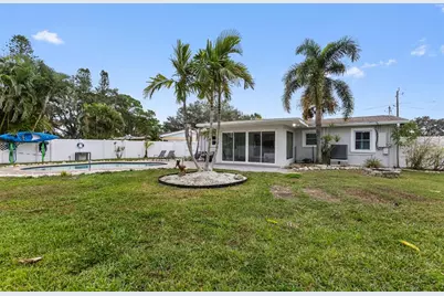 4681 Carson Street NE, Saint Petersburg, FL 33703 - Photo 5