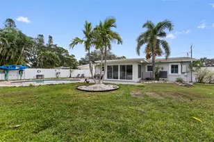 4681 Carson St NE, Saint Petersburg, FL 33703 - Photo 5