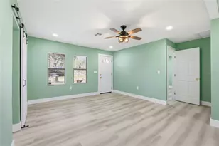 12313 Taliaferro Ave, Tampa, FL 33612 - Photo 9