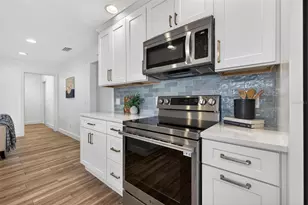 2043 Tanglewood Way NE, Saint Petersburg, FL 33702 - Photo 15