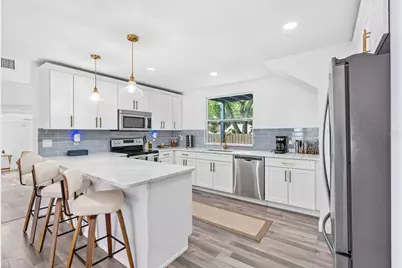 2201 50th Avenue N, Saint Petersburg, FL 33714 - Photo 3