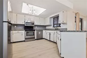 5444 Bernadette Dr, Zephyrhills, FL 33541 - Photo 7