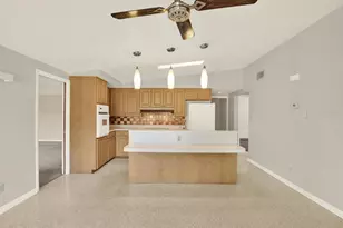 121 Siobhan Ave, Tampa, FL 33613 - Photo 9