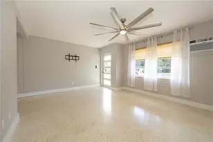 2000 1st St SE, Saint Petersburg, FL 33705 - Photo 9