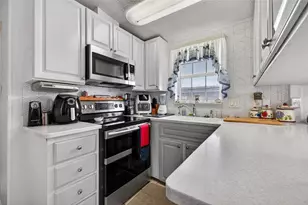 35051 Condominium Blvd, Zephyrhills, FL 33541 - Photo 9