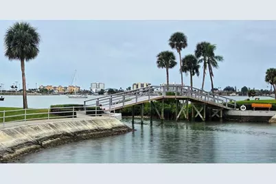 4550 Cove Circle #406, Saint Petersburg, FL 33708 - Photo 15