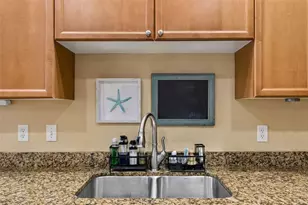 268 Valencia Cir, Saint Petersburg, FL 33716 - Photo 5