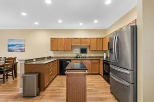 268 Valencia Cir, Saint Petersburg, FL 33716 - Photo 3
