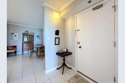 Key Capri Key Capri #301, Treasure Island, FL 33706 - Photo 7