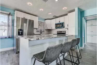 7583 Meadowlawn Drive N, Saint Petersburg, FL 33702 - Photo 9