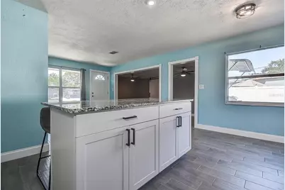 7583 Meadowlawn Drive N, Saint Petersburg, FL 33702 - Photo 11