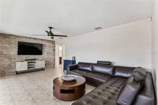 12902 N Howard Ave, Tampa, FL 33612 - Photo 11