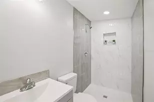 10120 Alambra Ave, Tampa, FL 33619 - Photo 37