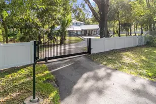 28042 Lindenhurst Dr, Wesley Chapel, FL 33544 - Photo 7