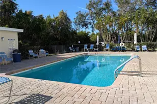 8198 Terrace Garden Dr N, Saint Petersburg, FL 33709 - Photo 3
