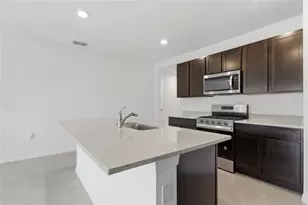 2919 Gardiner Ln, Zephyrhills, FL 33541 - Photo 9