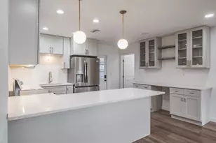 781 40th Ave NE, Saint Petersburg, FL 33703 - Photo 9