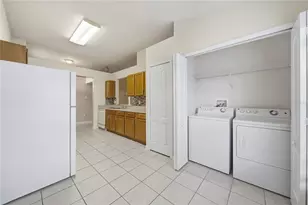 30525 Lanesborough Cir, Wesley Chapel, FL 33543 - Photo 9