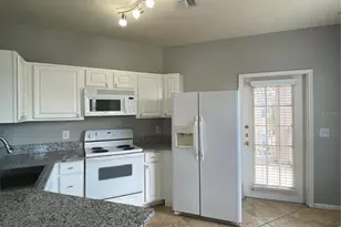 10504 Villa View Cir, Tampa, FL 33647 - Photo 9