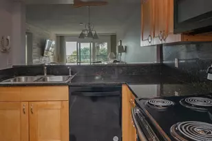 7564 Bayshore Dr, Treasure Island, FL 33706 - Photo 19