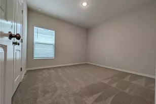 36928 Sagemoor Dr, Zephyrhills, FL 33541 - Photo 9