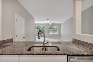 607 Royal Empress Dr, Ruskin, FL 33570 - Photo 3