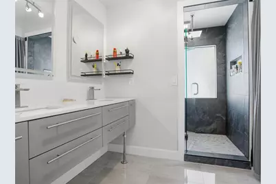 1028 79th Street S, Saint Petersburg, FL 33707 - Photo 29