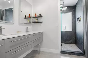 1028 79th St S, Saint Petersburg, FL 33707 - Photo 29